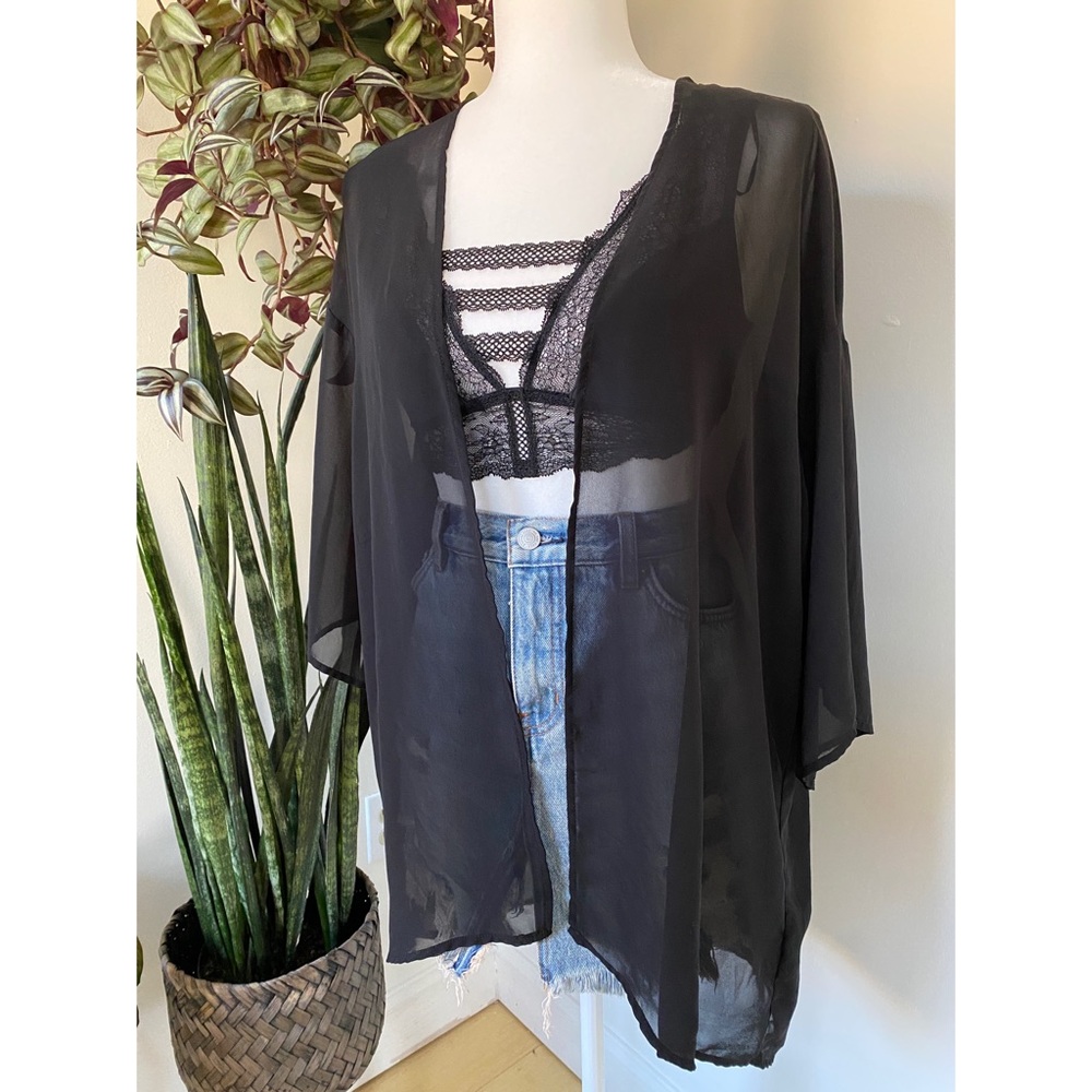 ✨SOLD✨ Black Sheer Kimono Size Small